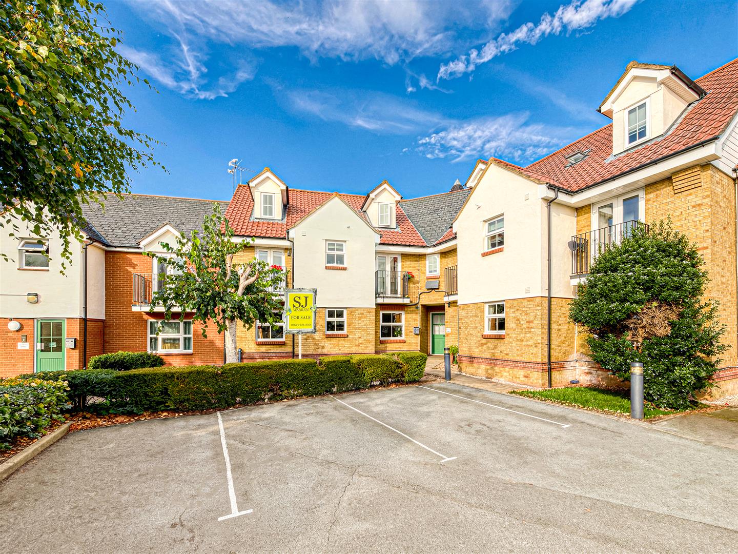 Flat, 65 Cherry Orchard